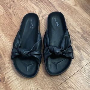 Universal Thread slip on sandals